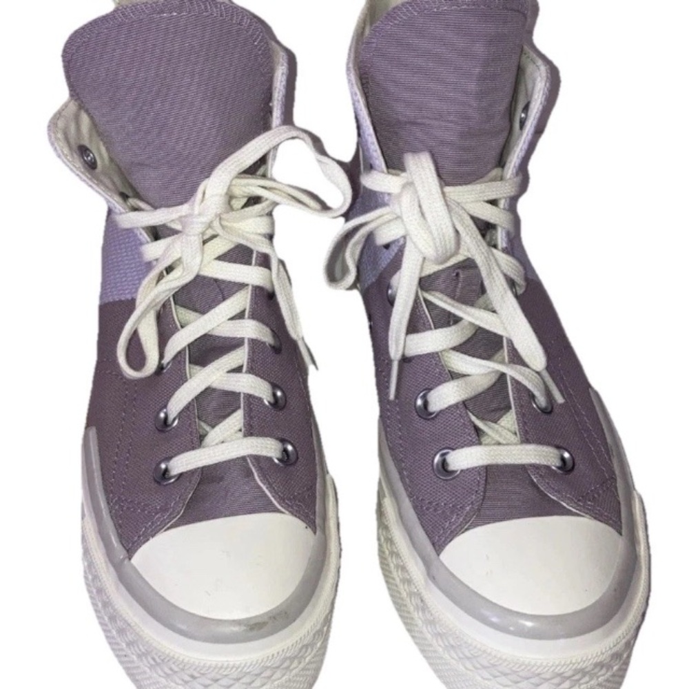 Chuck Taylor Converse sz Wo’s 8.5
Men's 6.5 Euro 39.5 high top shoes lavender - Picture 4 of 8